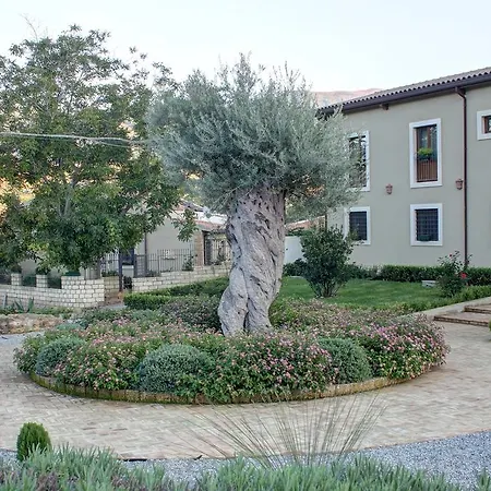 Il Casale Di Gurafi Farm stay Barcellona-Pozzo di Gotto